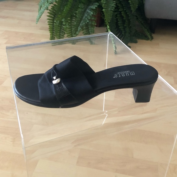 MUNRO AMERICAN Jill Black Wedge Stretch Slides 9.5 - Picture 5 of 12